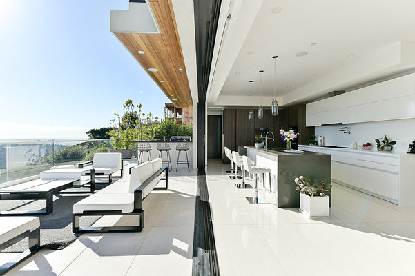 CAST Los Angeles 12962 09