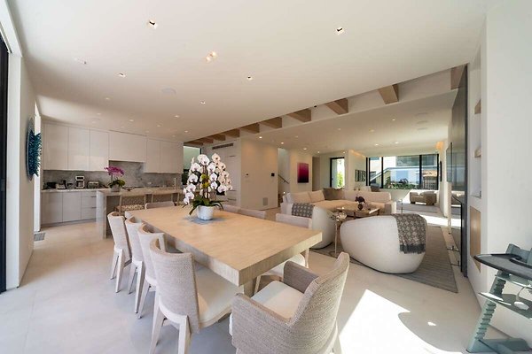 CAST Malibu 14195 13