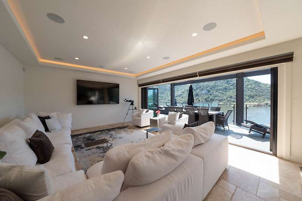 CAST Thousand Oaks 11986 17