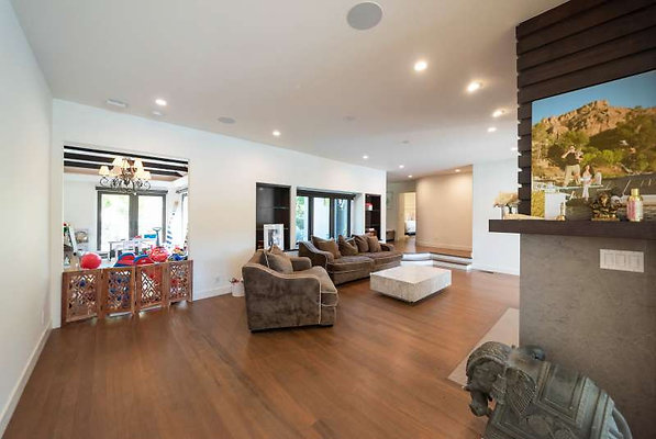 CAST Thousand Oaks 11986 04