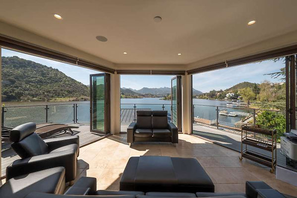 CAST Thousand Oaks 11986 20