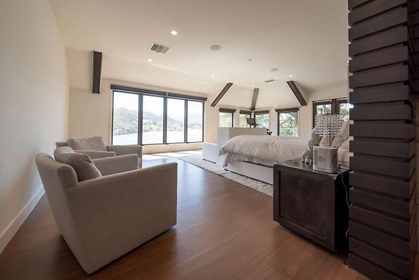 CAST Thousand Oaks 11986 27