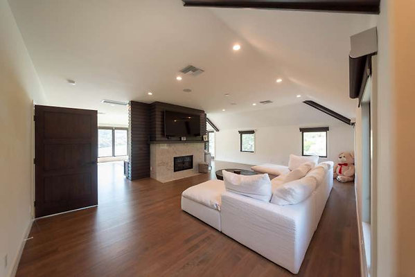 CAST Thousand Oaks 11986 28