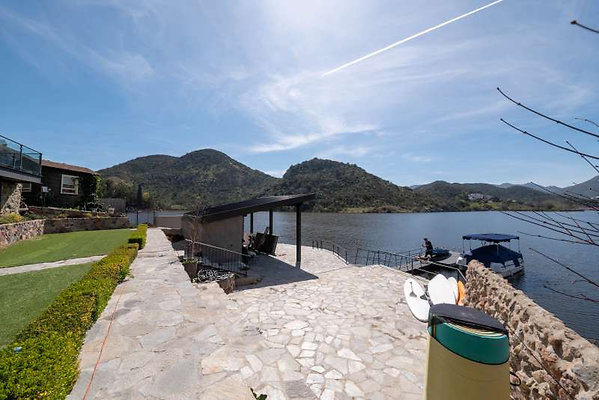 CAST Thousand Oaks 11986 55