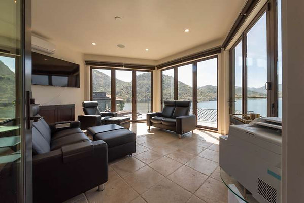 CAST Thousand Oaks 11986 22