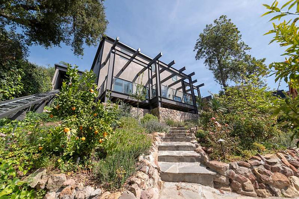 CAST Thousand Oaks 11986 02