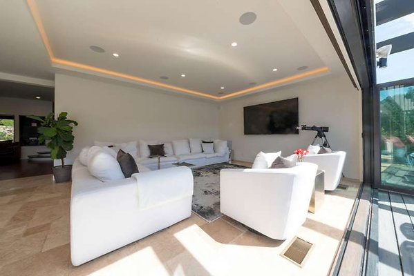 CAST Thousand Oaks 11986 19