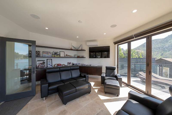 CAST Thousand Oaks 11986 21