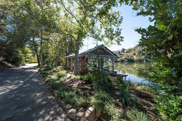 CAST Agoura 11220 41