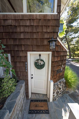 CAST Agoura 11220 02