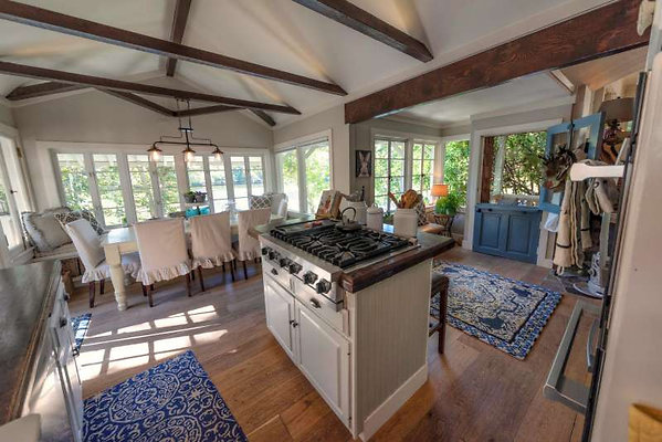 CAST Agoura 11220 15