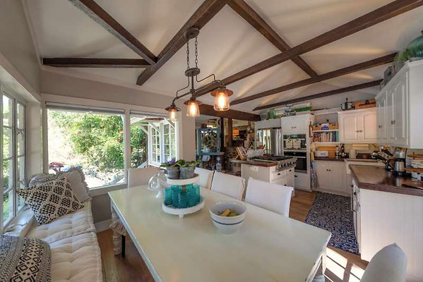 CAST Agoura 11220 09