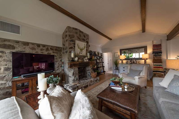 CAST Agoura 11220 07