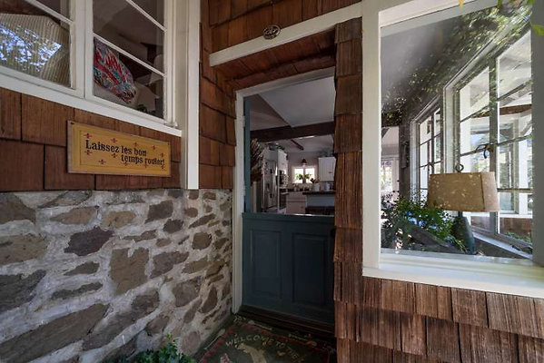 CAST Agoura 11220 03