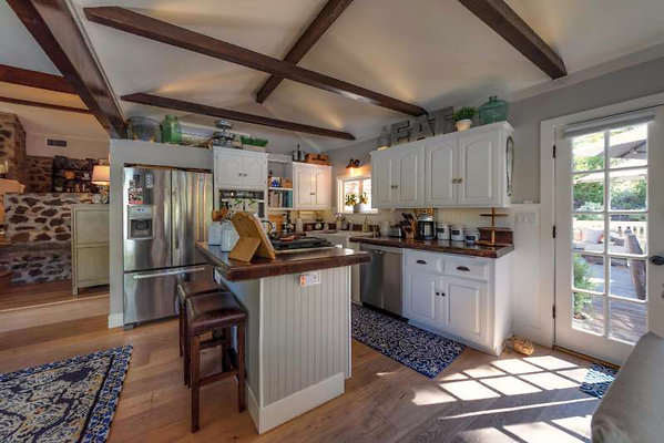 CAST Agoura 11220 16