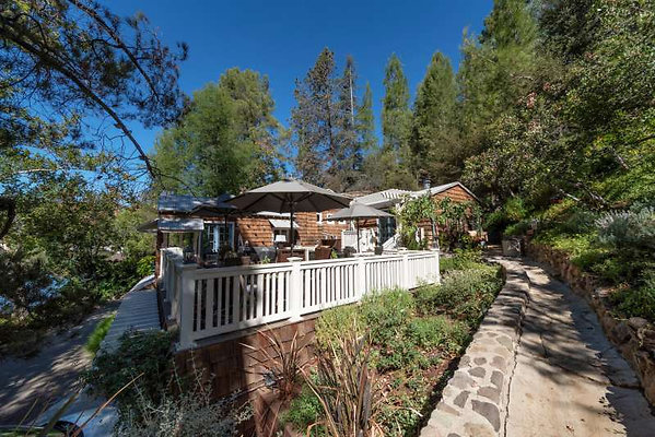 CAST Agoura 11220 43