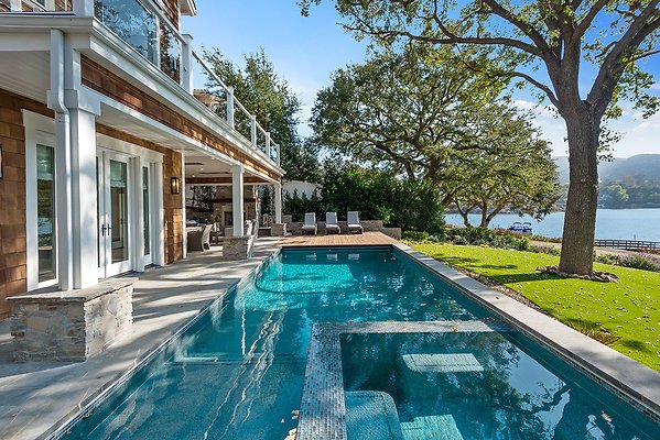 UNI B064-LAKE SHERWOOD 09