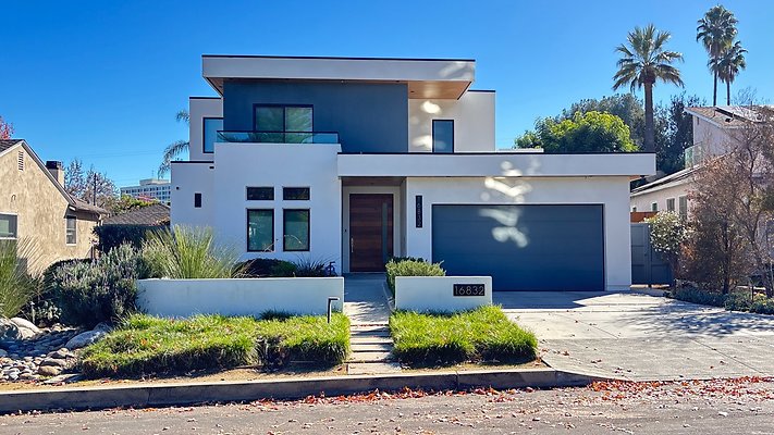 16832 Addison St - Encino