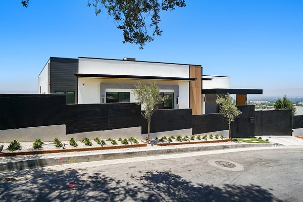 PL9670 - Tarzana PL9670 - Tarzana