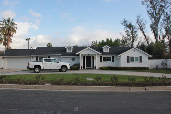 EW - AA 10129 - Tarzana